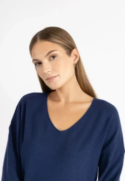 RISA Basic Truien Trui Vanne Dames Ultramarine Blauw -RISA Voortreffelijke Winkel 245f08447fcb9783282a67d691e2046a scaled