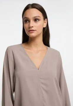 RISA Blouseshirts Blouse Dames Taupe -RISA Voortreffelijke Winkel 582172c400c2e92d08a307d434c00be5 scaled