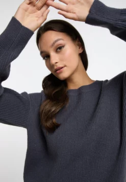 RISA Basic Truien Trui Dames Duifblauw -RISA Voortreffelijke Winkel b973fcd63a3a8c37c67b70b68b70c89b scaled