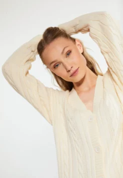 RISA Vesten Gebreid Vest Dames Ivoor 9 RISA Vesten Gebreid Vest Dames Ivoor -RISA Voortreffelijke Winkel c18de691fee38a3799caded6fe4d5855 scaled